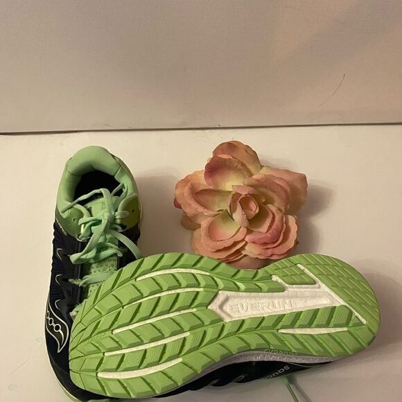 💥Saucony Trumph ISO 4, navy/ Mnt Size : 5 US - Picture 7 of 8